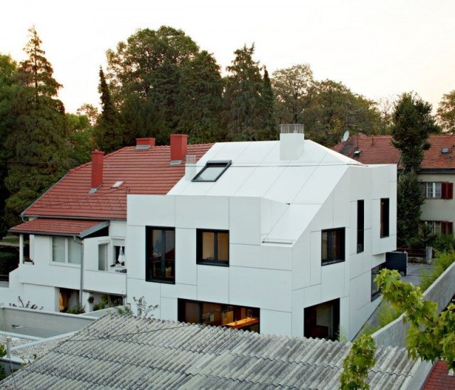 tvåfamiljshus renoverad-ombyggnad takfönster optimerad bostadsyta