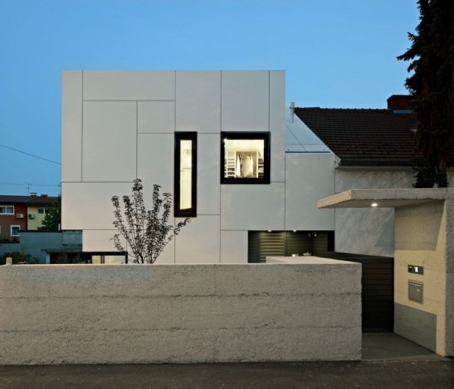 arkitekter hus vit-modern a-a dva arhitekta betong sekretess skärm trädgård