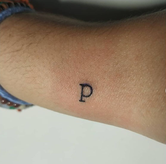 Iso P -kirjain Tatuointi