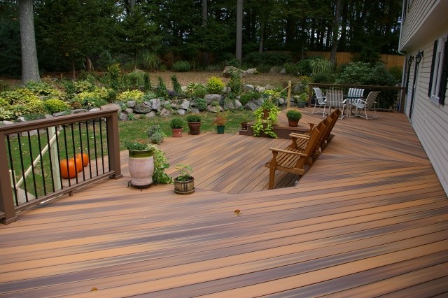 ipe terrass som täcker vacker färg trädgårdsterrass