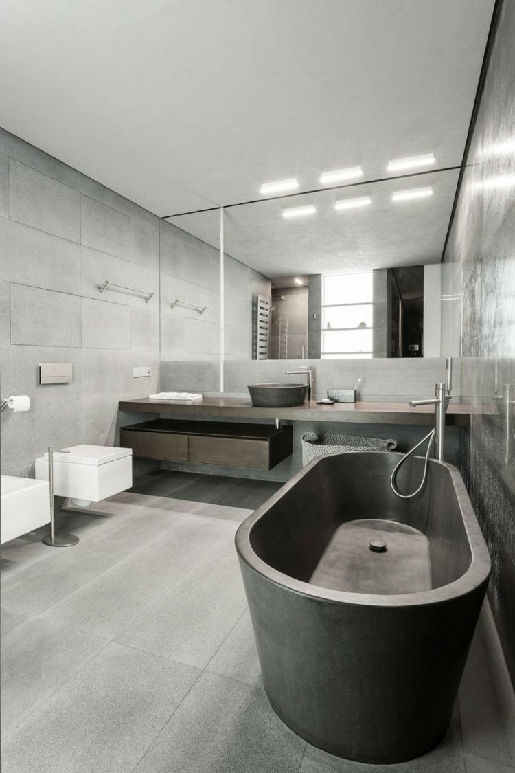 möblera 1 rums lägenhetskakel stort format grå spegel badrumskonsol
