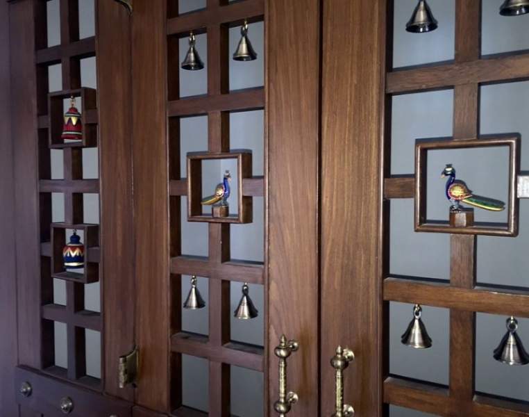 σχέδια πόρτας δωματίου pooja με κουδούνια