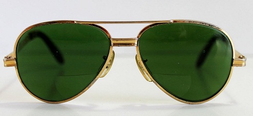 Χρωματισμένα πράσινα γυαλιά ηλίου