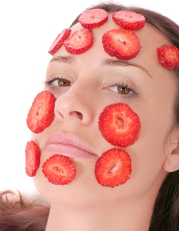 Συσκευασία προσώπου φρούτων φράουλας για ακμή & amp; Λάμψη δέρματος