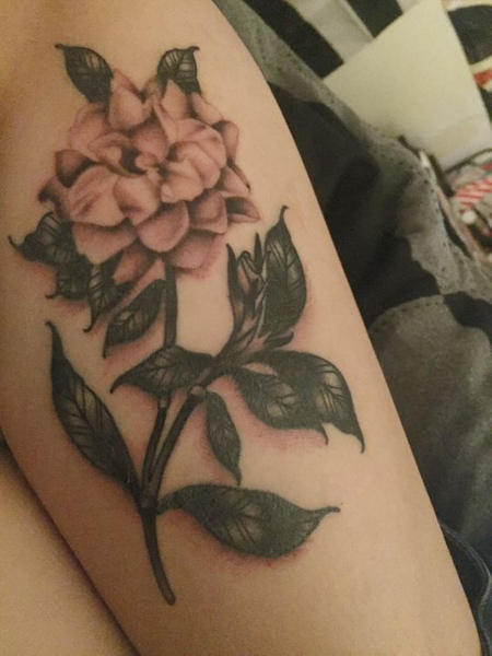 Eksentrinen Gardenias -tatuointi