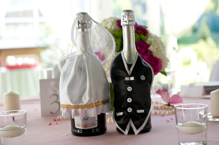 Bröllop bord dekoration idéer klä upp champagne flaskor