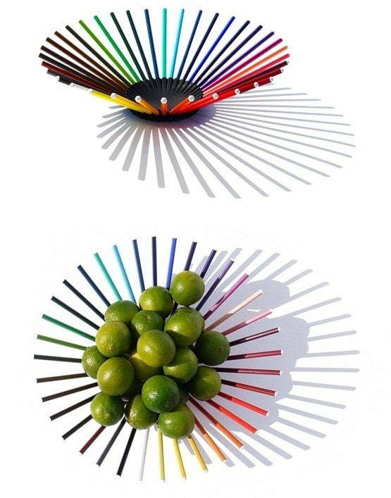 Fruktskål tillverkad av pennor
