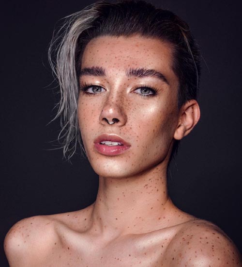 James Charles χωρίς μακιγιάζ 4
