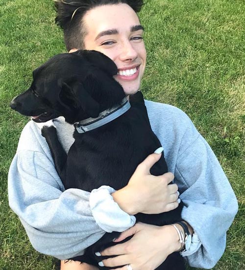 James Charles χωρίς μακιγιάζ 6