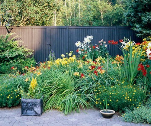 överväga tips för att bygga ditt eget trädgårdsstaket