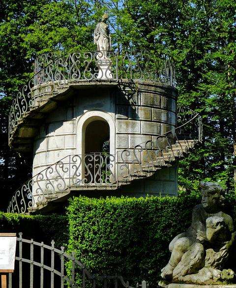 Mazes and labyrinths europe vila pisani italien