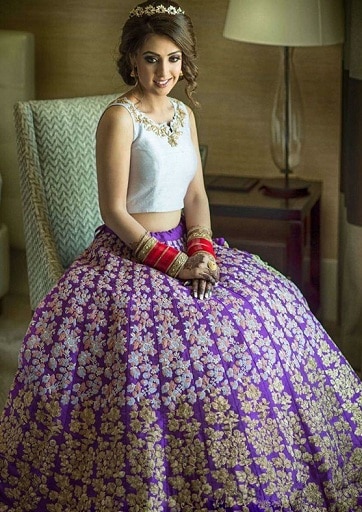 Valkoinen ja violetti Lehenga