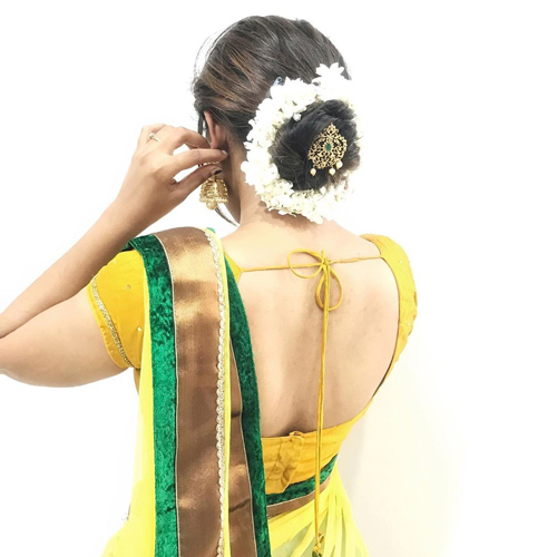 pullakampaus saree kanssa