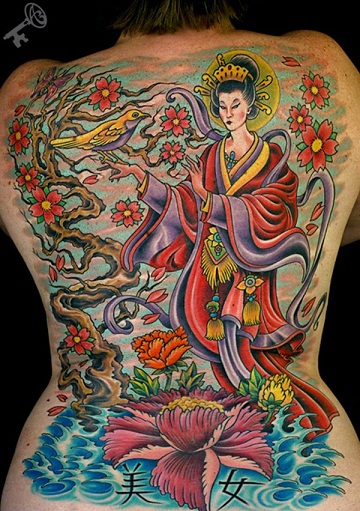 Perinteinen japanilainen tatuointi naisille