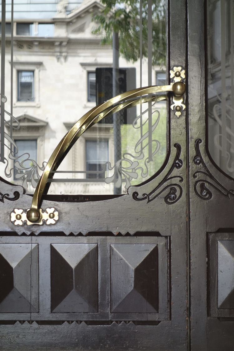 Art Nouveau dörrhandtag mässingsblommor