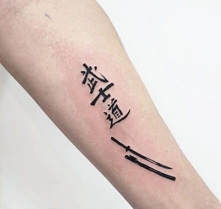 Aasian kalligrafia -tatuointi