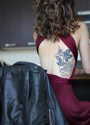 Ημι-πλάτη σχέδια τατουάζ για γυναίκες