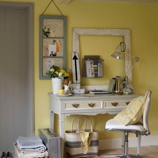 Levande idéer hemmakontor gulgrå vintage möbler