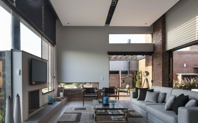 neutral väggfärg soffbord glas vägggardiner idéer för vardagsrum