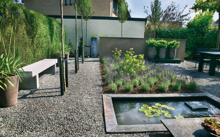 Idéer för trädgårdsdesign modern-utan-gräsmatta-trädgård-damm-näckrosor-bänk-betong
