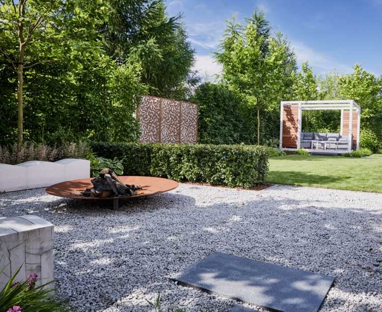 Idéer för trädgårdsdesign modern-grus-grå-sittgrupp-eldskål-cortenstål