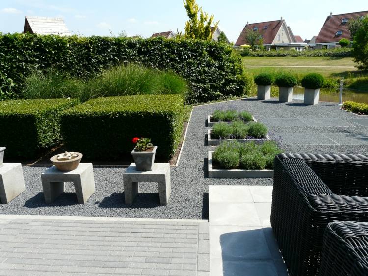 idéer-trädgård-design-modern-trädgård-utan-gräsmatta-häckar-inspiration