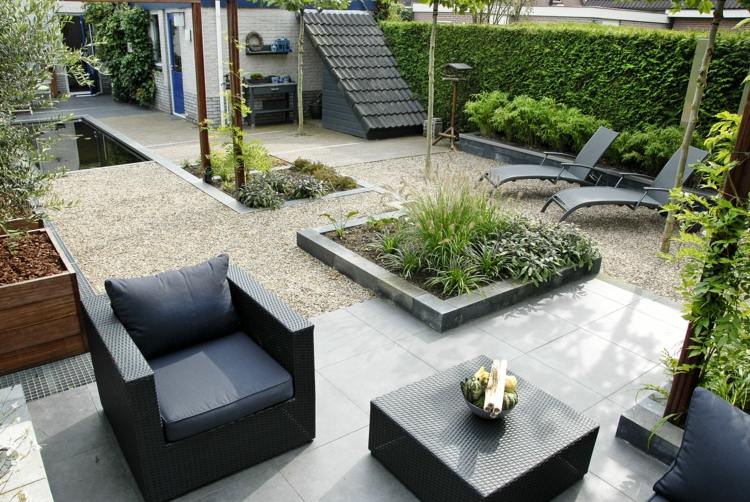 idéer-trädgårdsdesign-moderna-små-sängar-inspirationer-rutor-svarta-trädgårdsmöbler