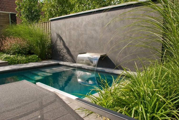 idéer-trädgård design-modern-trädgård vägg-vattenfall-gräs-pool-turkos