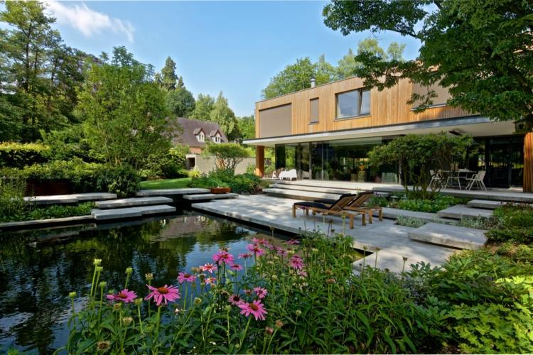idéer-trädgårdsdesign-modern-idyllisk-plantering-pool-trappa