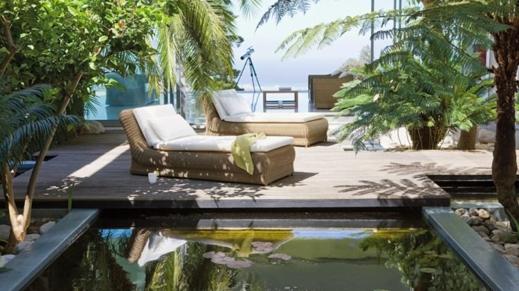 idéer-trädgårdsdesign-modern-exotisk-terrass-palmer-schäslong-avkoppling