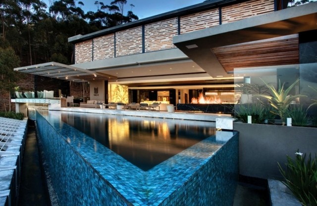 Pool-utomhus-design-form-material-idéer-modern-bostad