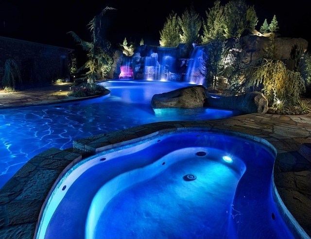 Trädgård-pool-glasfiber-inramning-former-nattbelysning-dekorativ