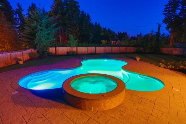 Design-pool-konvex-konkava-linjer-kant-terrakotta-terrass