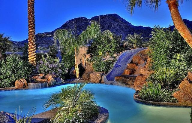 exotisk-landskap-design-naturlig-atmosfär-palm-pool-vatten-rutschbana