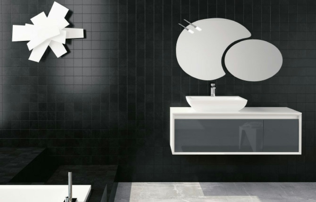 Små format-svart-kakel-vit-badrum-möbler