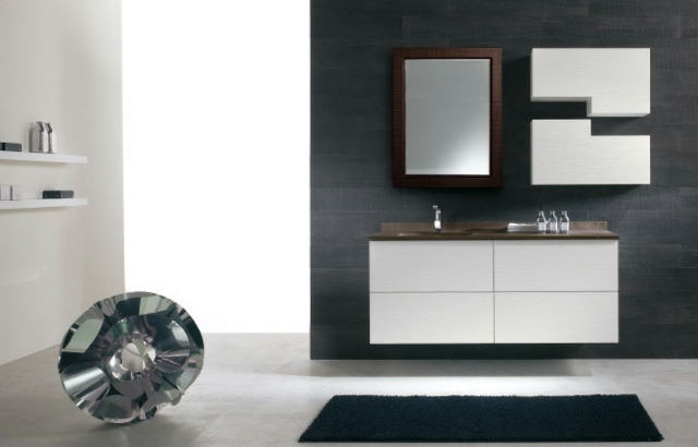 asymmetriska-hyllor-rektangulära-kanter-silver-dekorativa-badrum