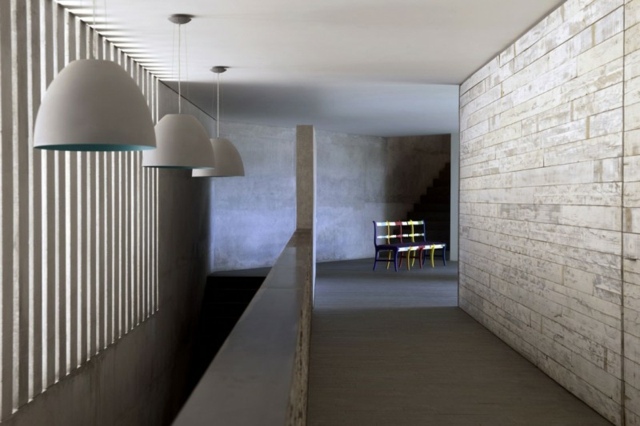Hängande lampor bänk korridor design idéer