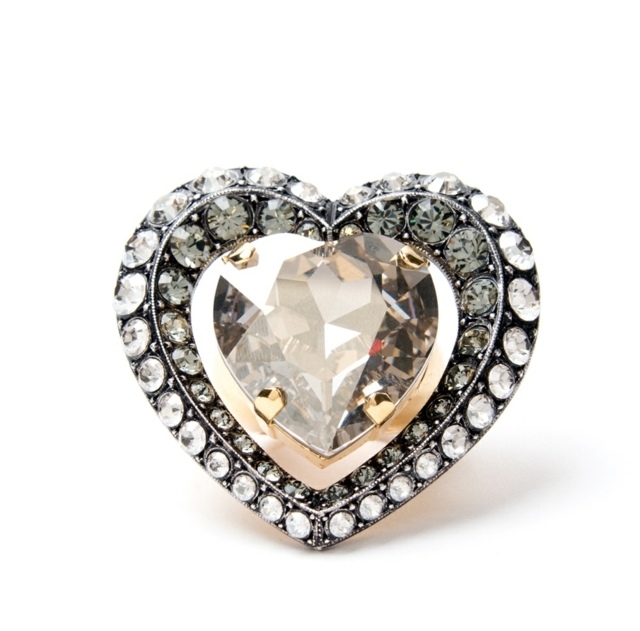 Form diamanter fina smycken förlovningsring