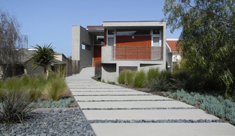 Exempel på trädgårdsdesign moderna betongplattor-gångväg-prydnadsgrus-grått-prydnadsgräs