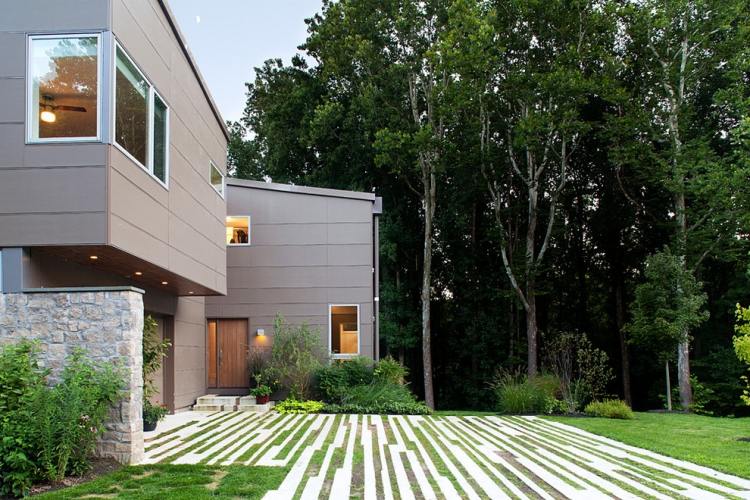 Exempel på trädgårdsdesign modern-gräsmatta-sten-plattor-geometriska-motiv