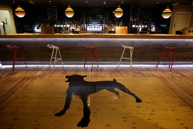 Manchester Bar besöker Black Dog Modern Lighting