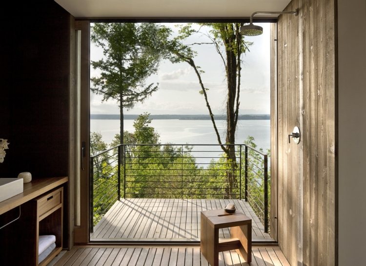 balkong-räcke-idéer-metall-liten-balkong-utsikt-sjö