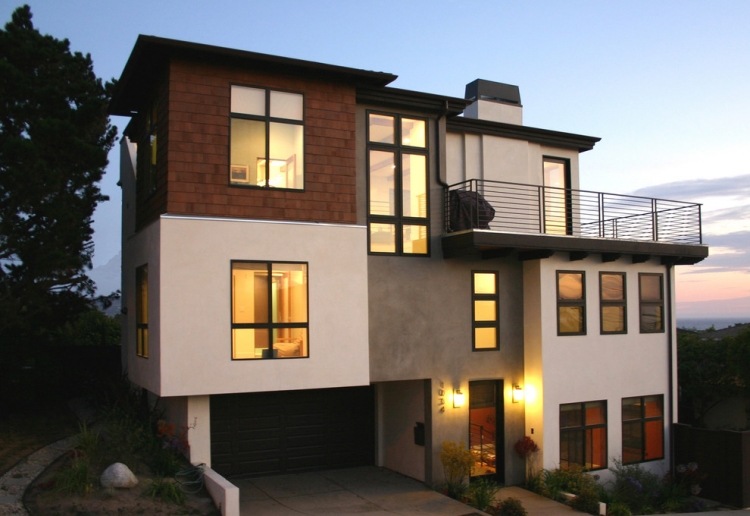 balkong-räcke-modernt-hus-svart-metall-tvärstänger