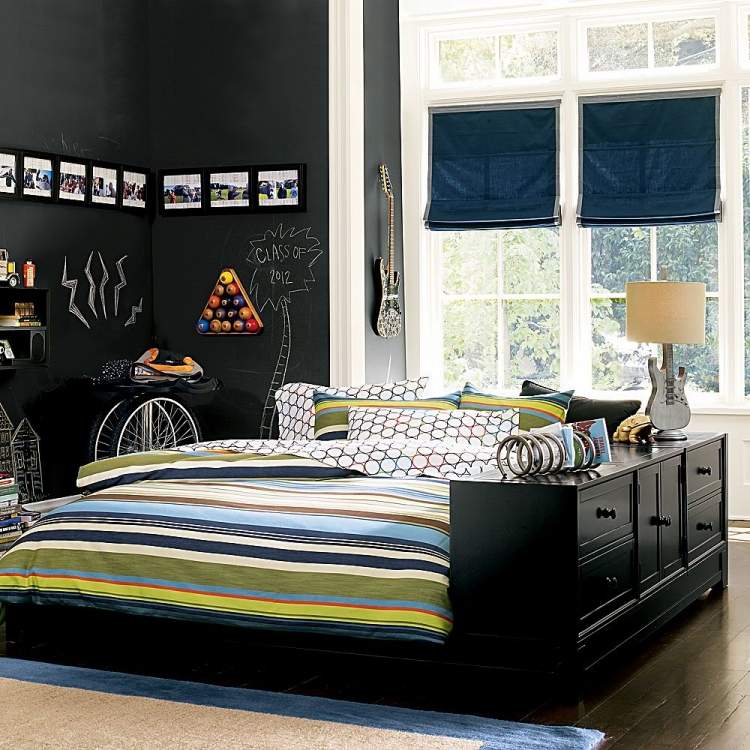 inredning-idéer-pojkar-rum-vägg-färg-svart-fönster-säng-låda-lampa-gitarr