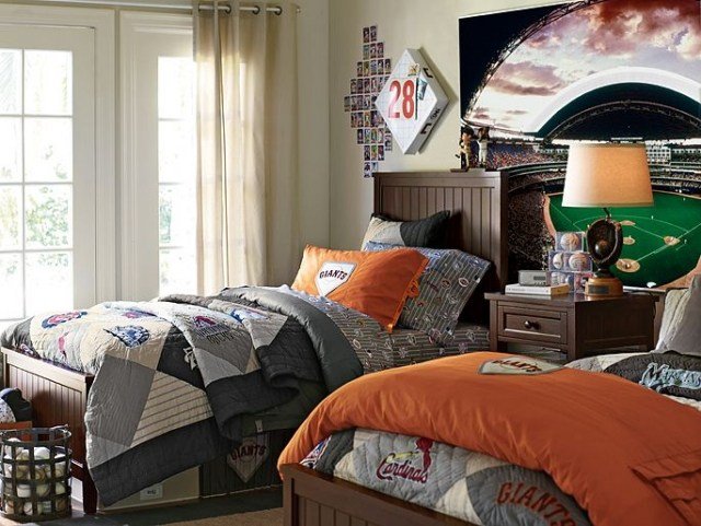 barnrum-design-syskon-säng-sänggavel-trä-orange-kudde