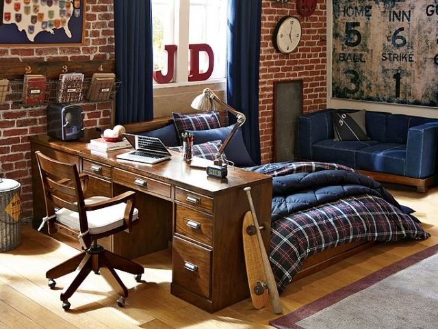 rustik-möbel-stol-vintage-pojkar-rum-vägg-röd-tegel-vägg