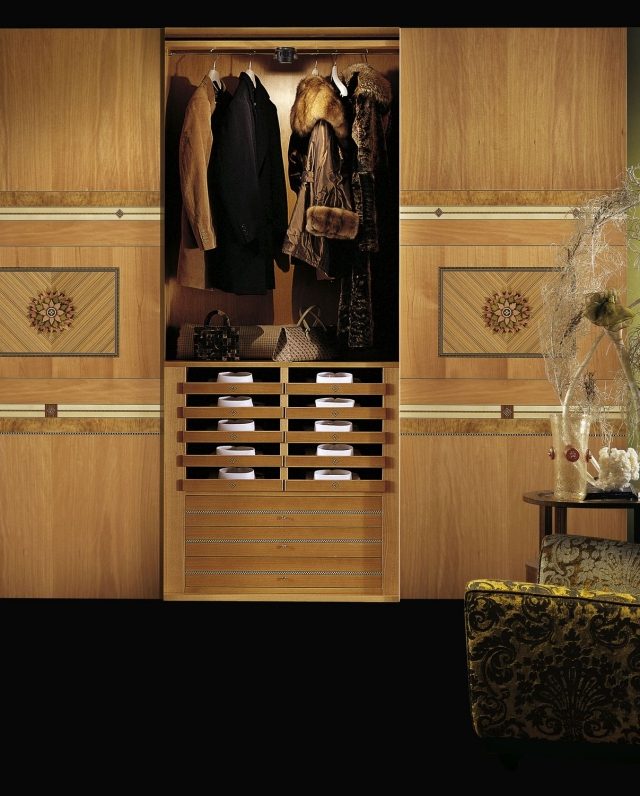 klassisk garderob trä sovrum lådor detaljer FLOREALE CARPANELLI