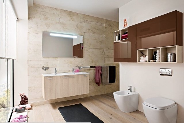 matt-glans-badrum-skåp-fronter-vägg-spegel-integrerat-ljus