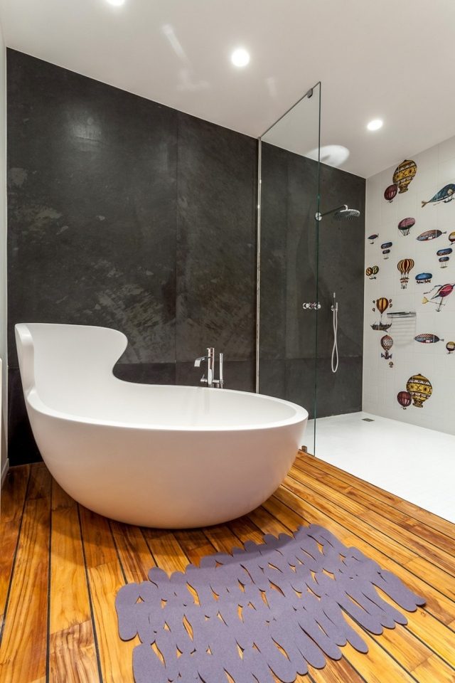 idéer-badrum-badkar-ryggstöd-ergonomisk-design-dusch-glaspartition