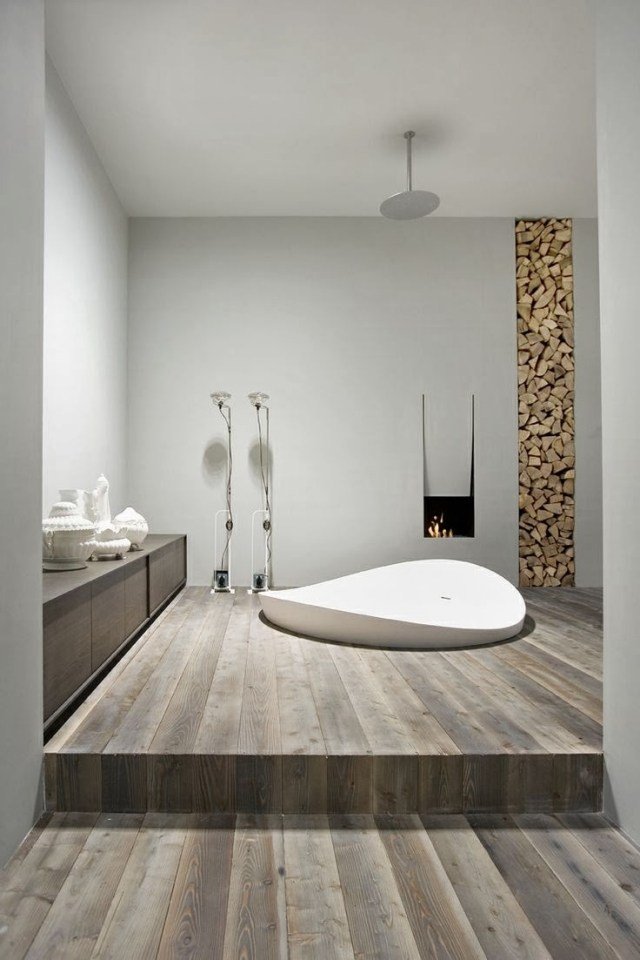 design-badrum-trägolvbrädor-golv-vägg-öppen spis-förvaringsutrymme-för-ved-bubbelpool